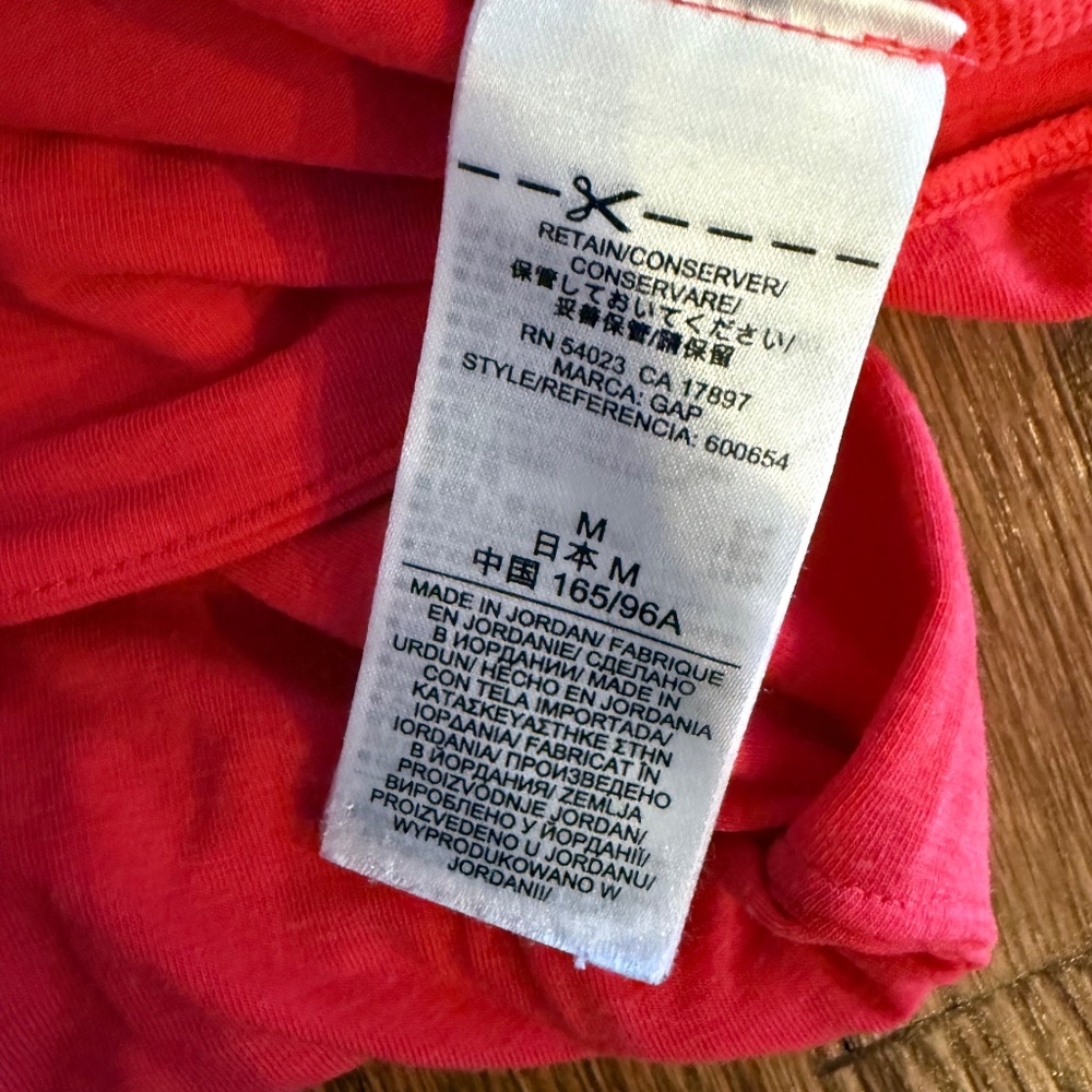 GAPFit Breathe Hoodie Pullover Top Vibe Red Athletic Kangaroo Pocket Size M - Picture 4 of 9